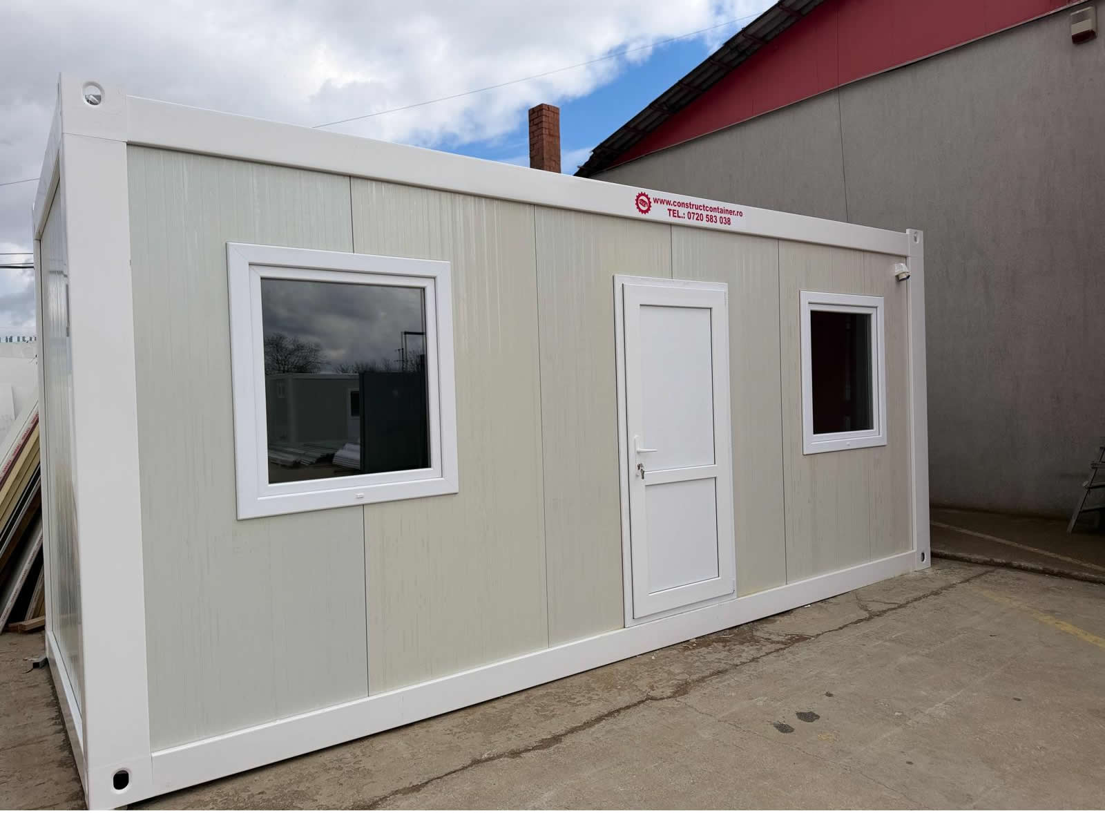 container cu 2 ferestre patrate