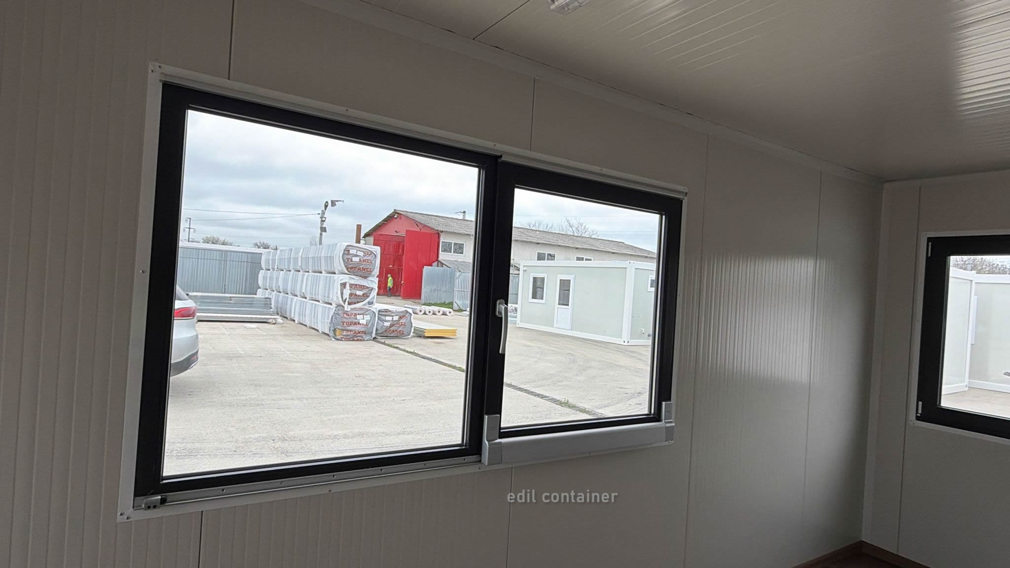 container negru geam pvc culisant